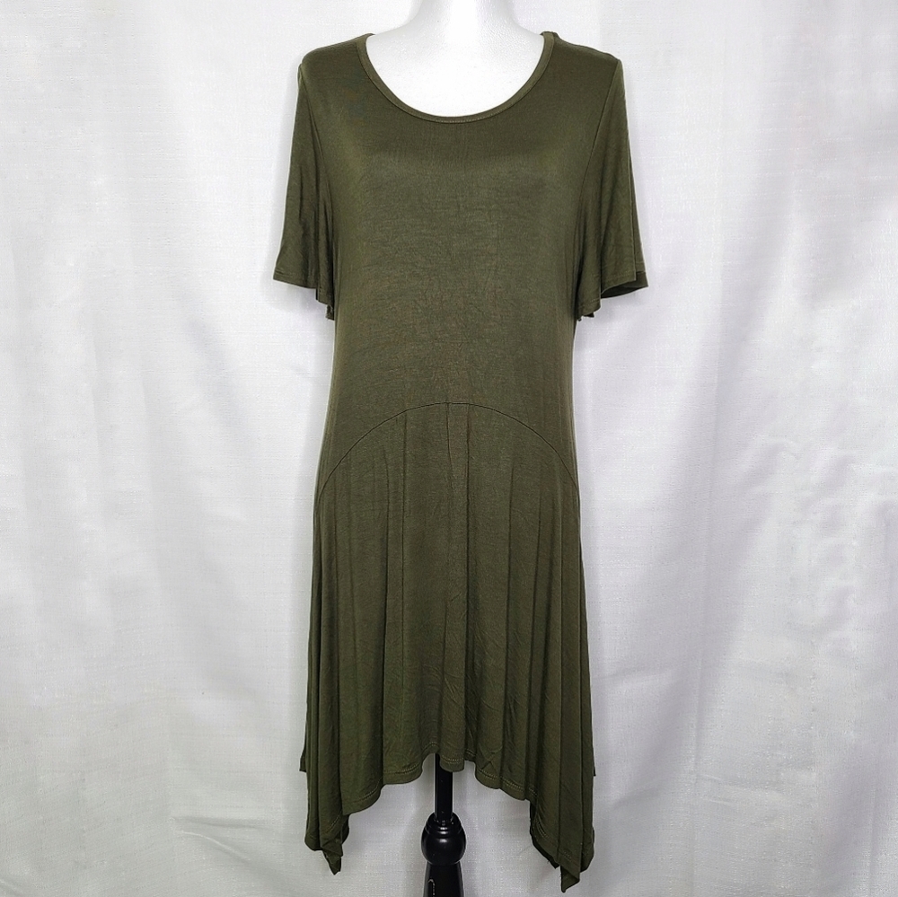 Umgee Tee Shirt Dress Green Size Medium Short Sleeve Drop Waist Asymmetrical